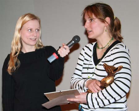 Filmemacherin spricht Dankesworte ©Parabol
