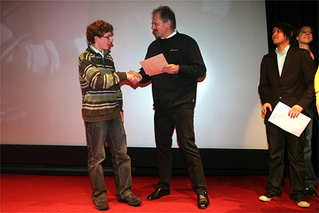 Richard Bartsch gratuliert Georg Bischoff ©Parabol Richard Bartsch gratuliert Georg Bischoff ©Parabol