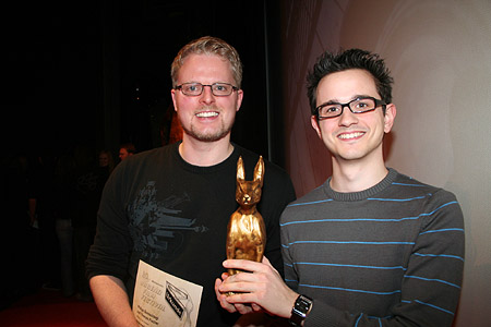 Philipp Bornschlegl und Thomas Fischer mit Urkunde und Lobo ©Parabol Philipp Bornschlegl und Thomas Fischer mit Urkunde und Lobo ©Parabol