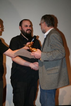 berreichung des Preises durch Gebhard Schnfelder an David Mller ©Parabol