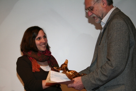 berreichung des Preises durch Gebhard Schnfelder an Hannah El-Hitam ©Parabol