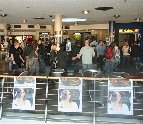 JuFiFe23: Foyer