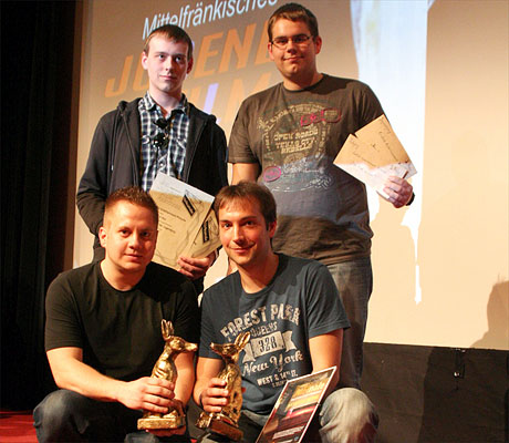 Die Gruppe “Endlich Entertainment Pictures“ mit ihren Preisen ©Parabol