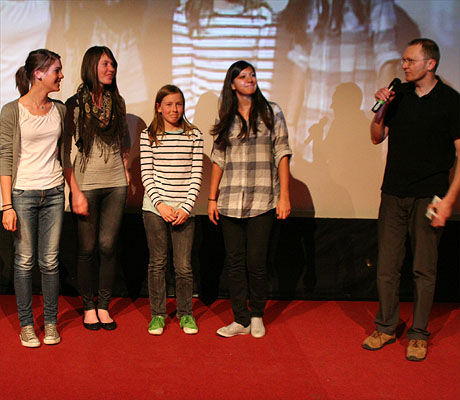 Die Quibble-Zoom-Filmgruppe und Moderator Peter Romir ©Parabol