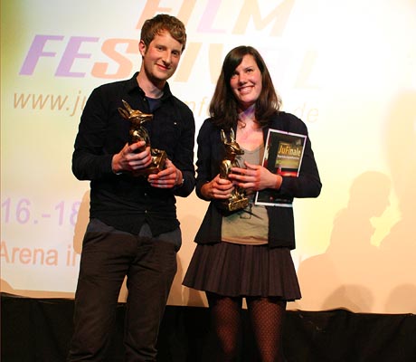 Moritz Frisch & Sophie Linnenbaum mit Preisen ©PARABOL