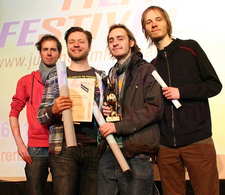 Das Filmteam mit Preis ©PARABOL